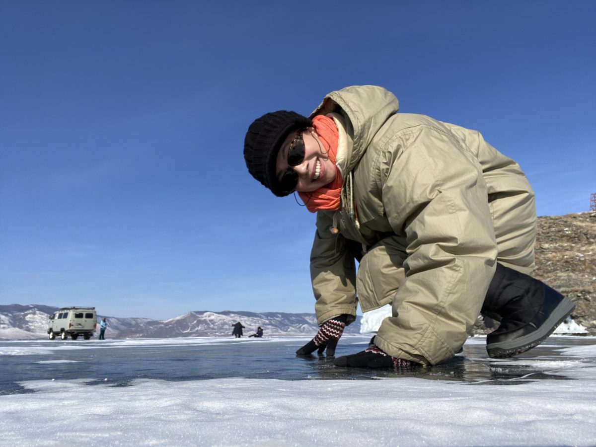 バイカル日記13：馬首岩の鏡面凍湖