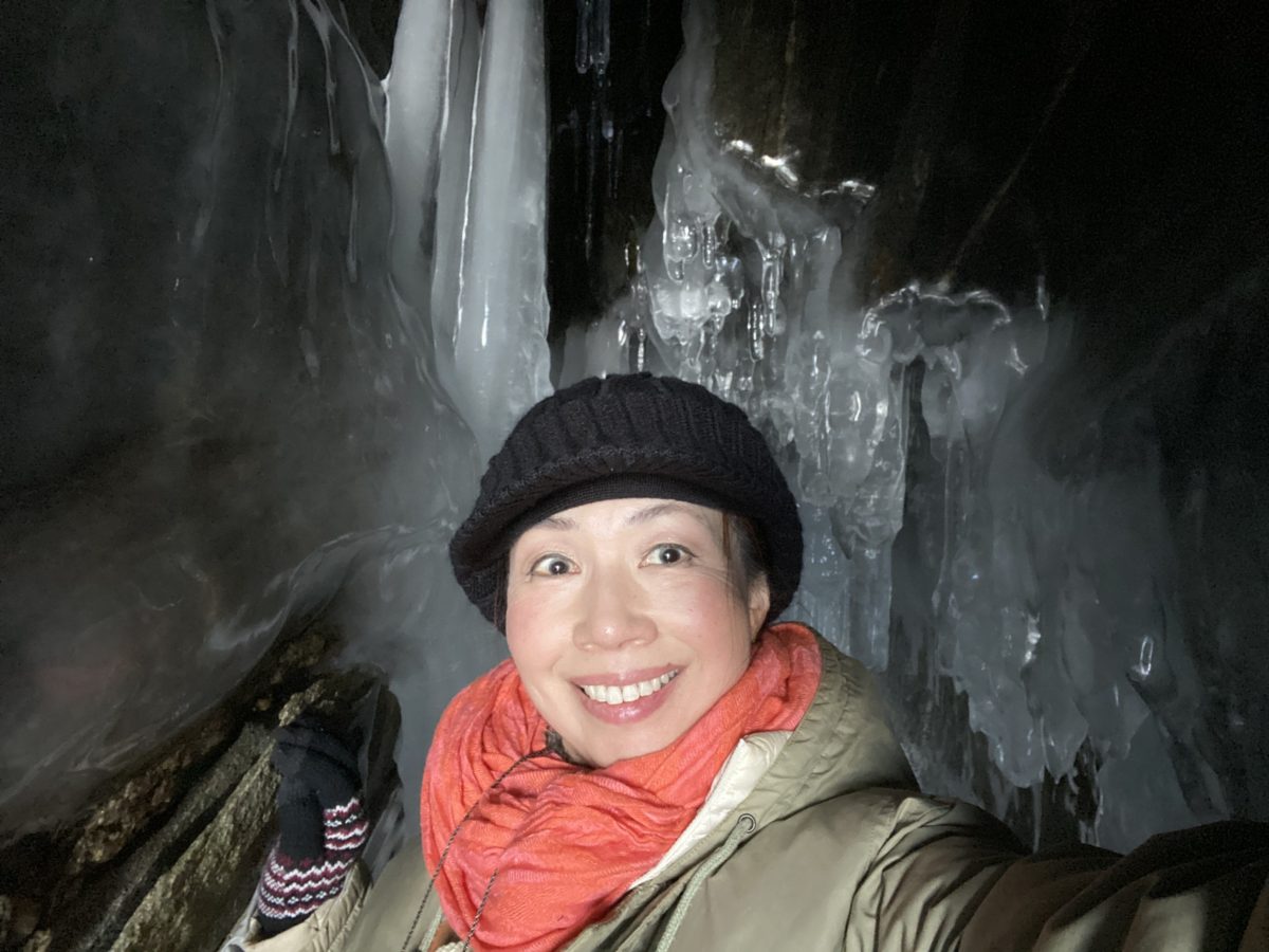 バイカル湖日記17 ：キラキラの氷の洞窟！