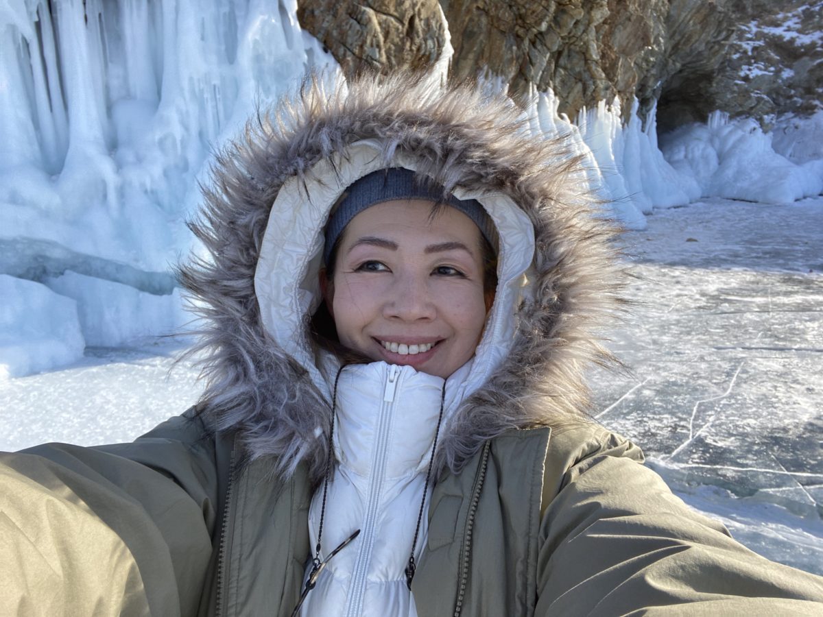 バイカル湖日記20：夢のように美しい氷の洞窟！